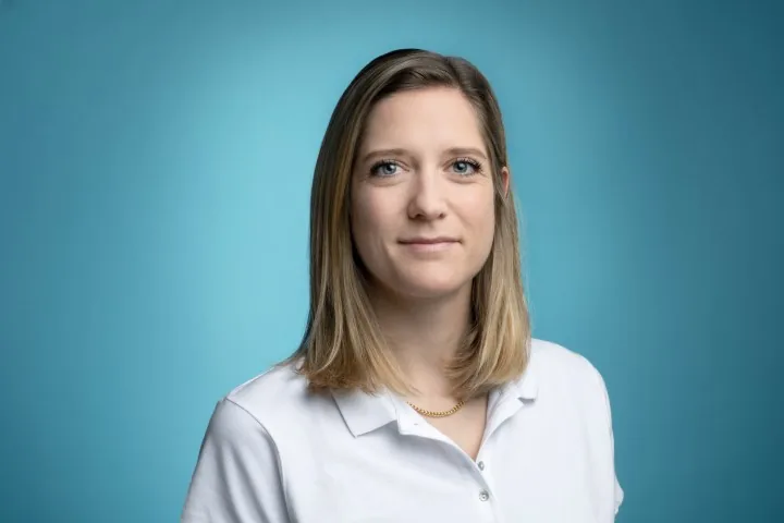 Porträt von Dr. med. dent. Nora Gstrein